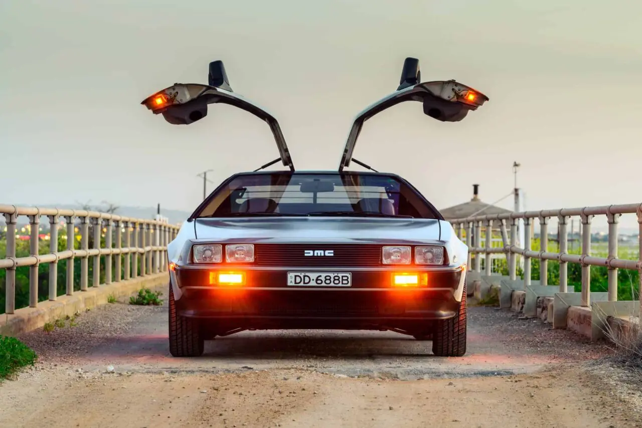 DMC DeLorean elektrisch rijden
