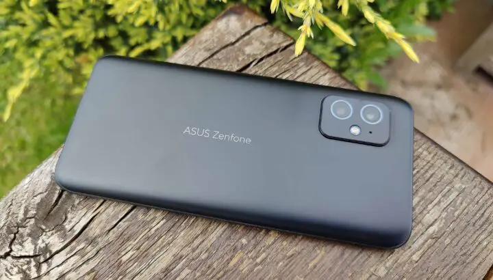 ASUS Zenfone 8