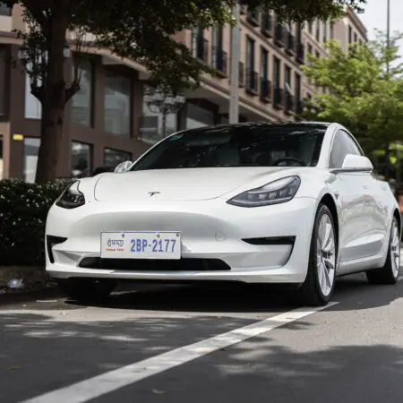 Tesla Model 3 wit