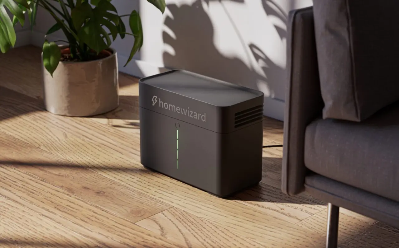 Thuisbatterij van HomeWizard met stekker