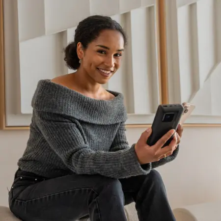 Siltcon vrouw met powerbank