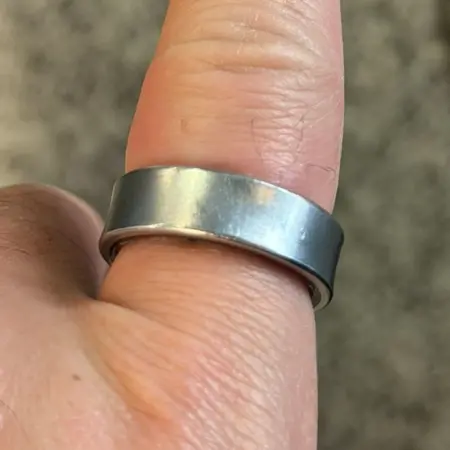 galaxy ring swollen finger