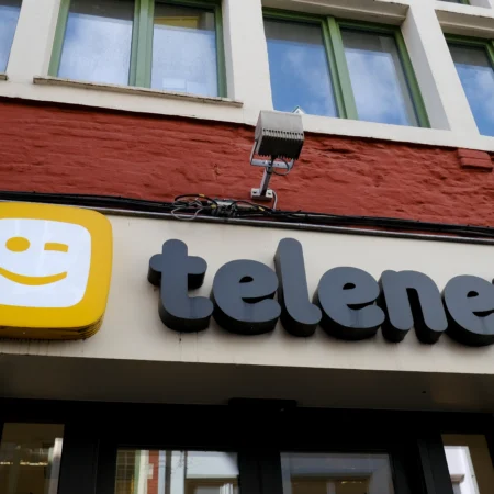 Telenet logo bij winkel