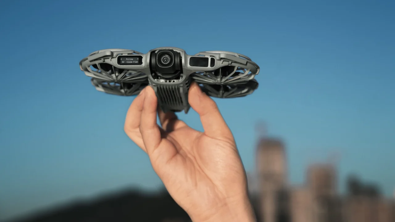 DJI Neo 2 drone in de hand