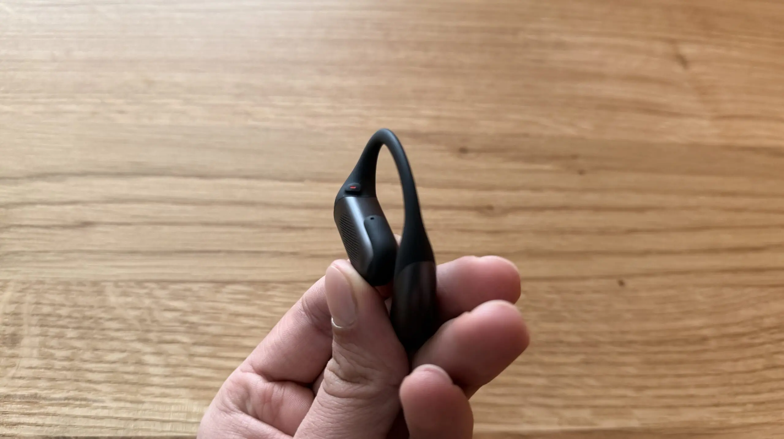 Shokz OpenFit Pro knop