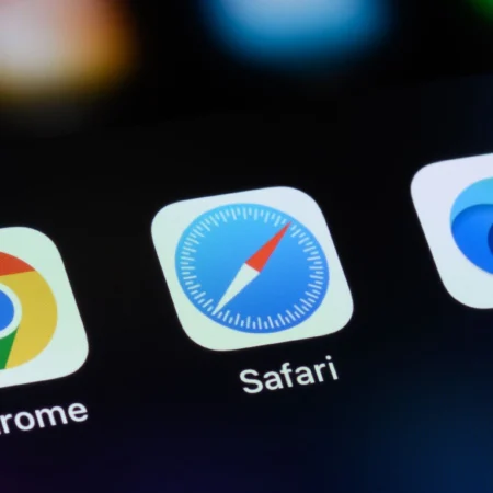 internet browsers Chrome, Safari & Edge