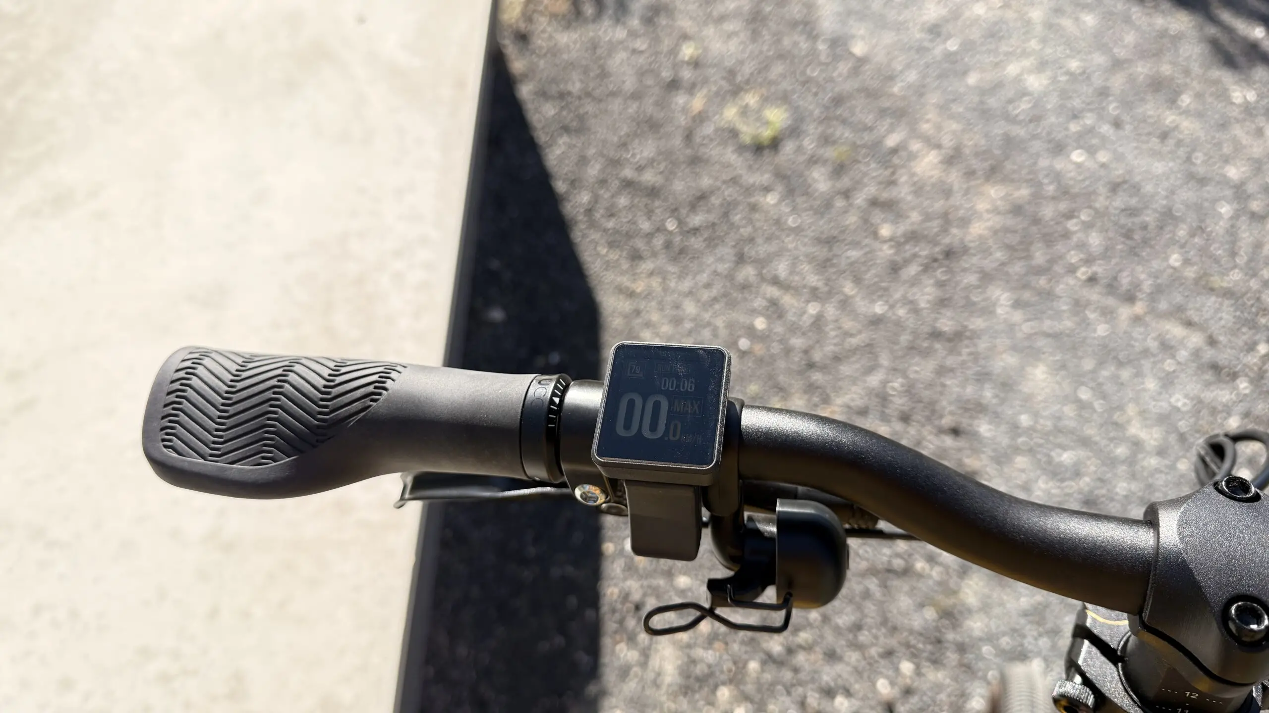 Ahooga E-Max display