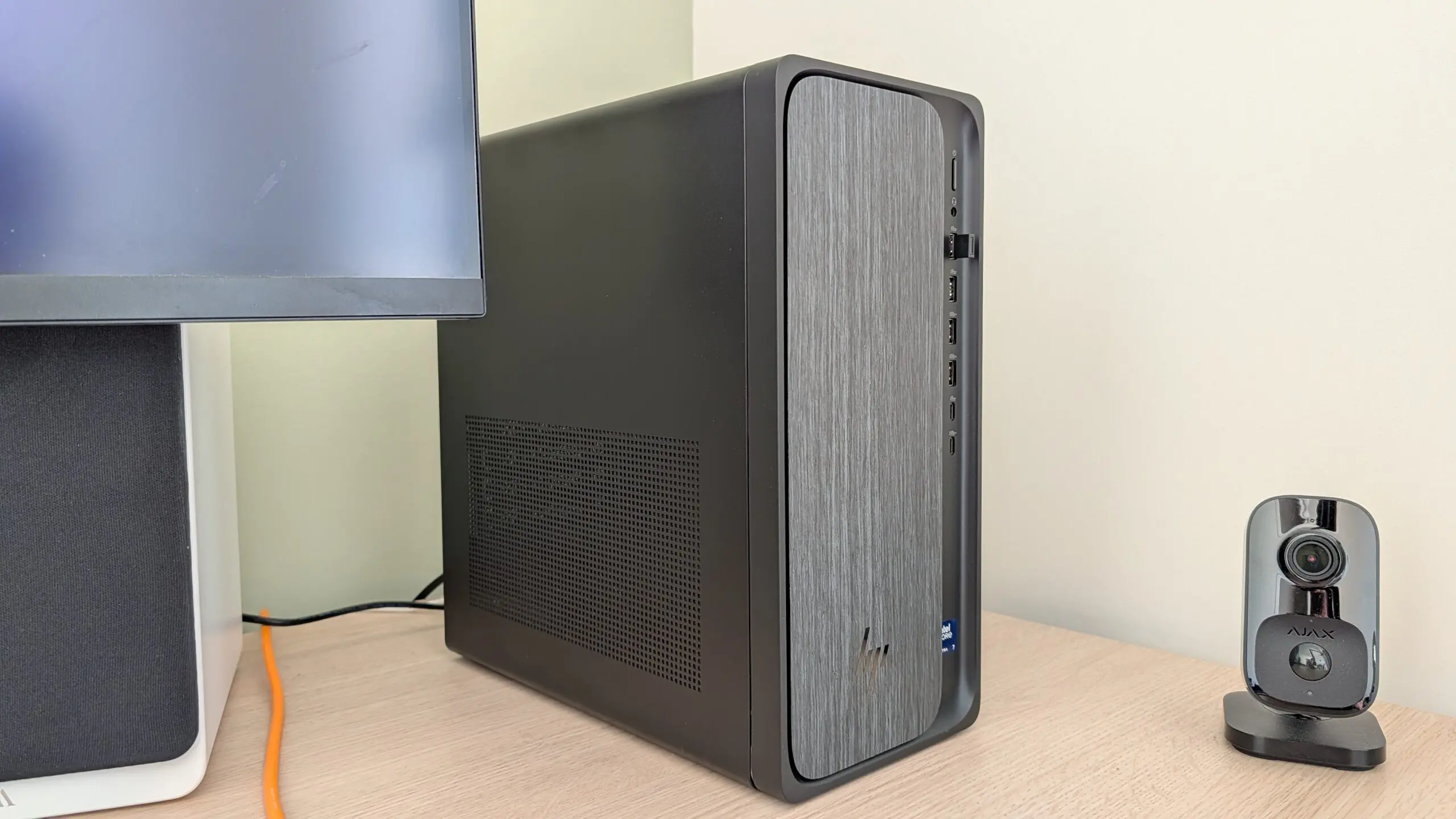 HP OmniDesk AI M03