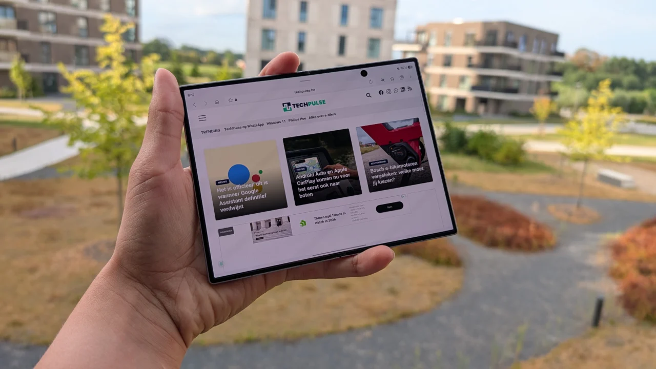 Samsung Galaxy Z Fold 8 opengevouwen - 2