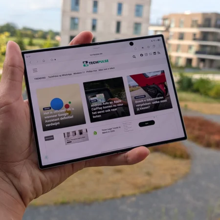 Samsung Galaxy Z Fold 8 opengevouwen - 2
