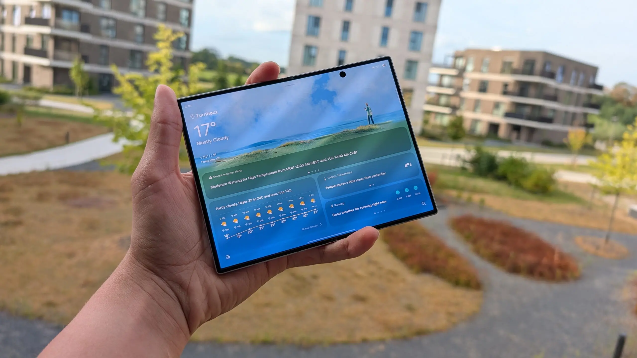 Samsung Galaxy Z Fold 8 opengevouwen